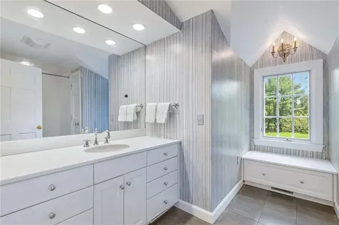 24 Cedar Avenue Barrington RI 02806