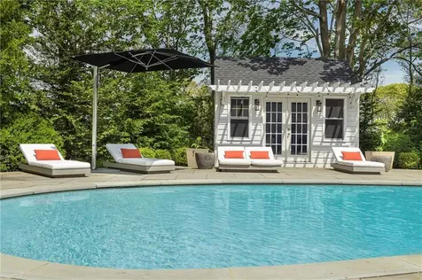 24 Cedar Avenue Barrington RI 02806