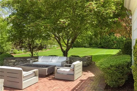 24 Cedar Avenue Barrington RI 02806