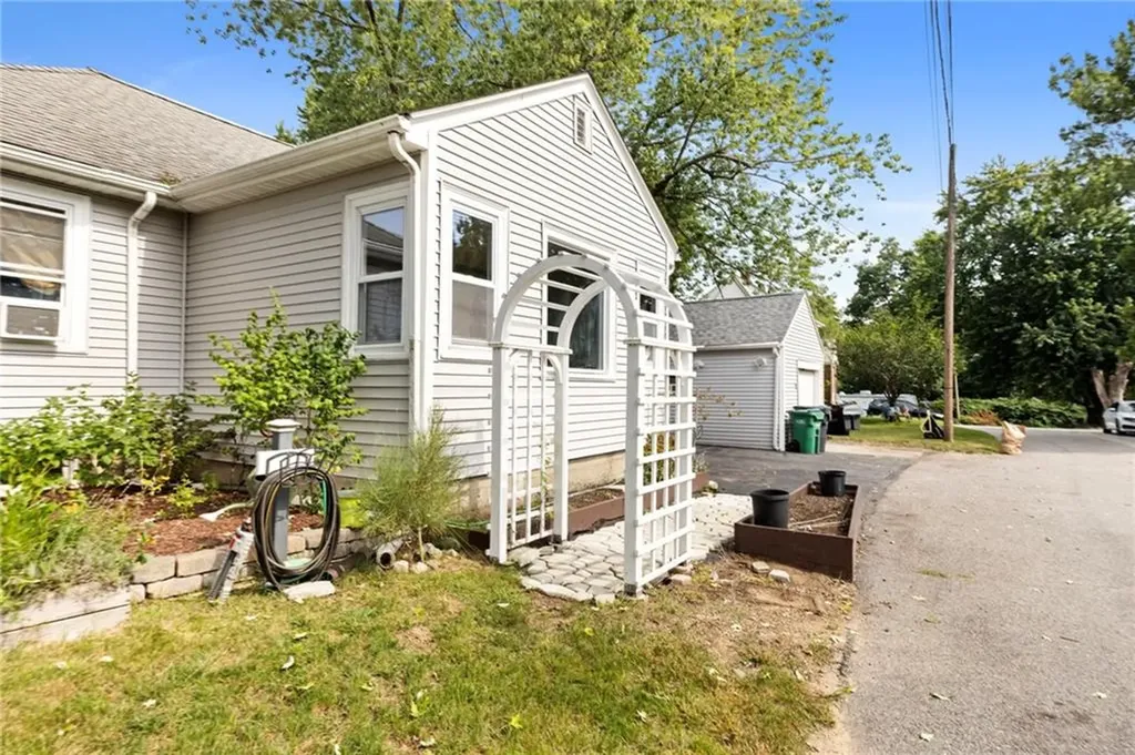 27 Church Avenue Warwick RI 02889