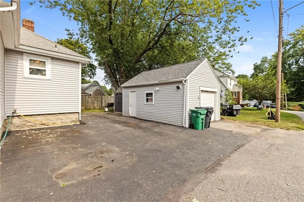 27 Church Avenue Warwick RI 02889