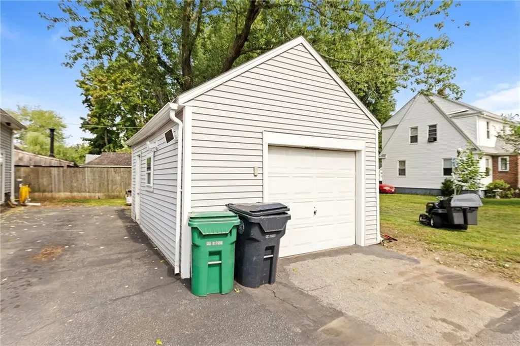 27 Church Avenue Warwick RI 02889