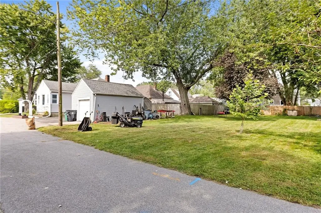 27 Church Avenue Warwick RI 02889