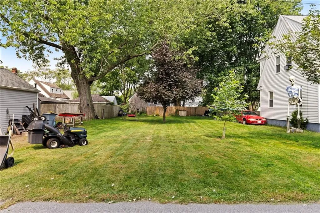 27 Church Avenue Warwick RI 02889