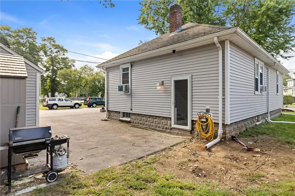 27 Church Avenue Warwick RI 02889