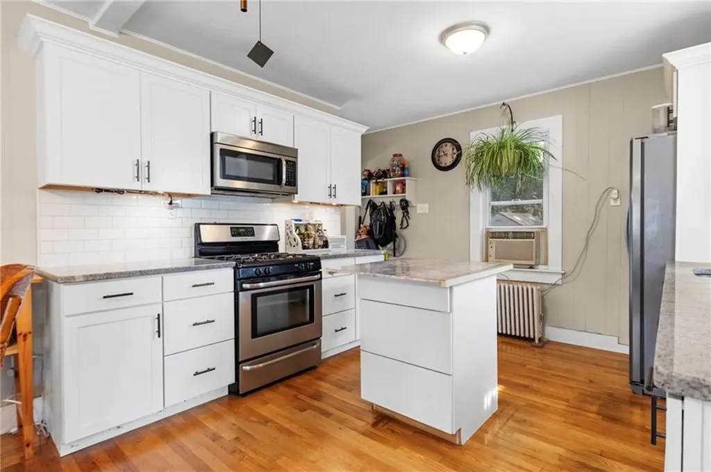 27 Church Avenue Warwick RI 02889