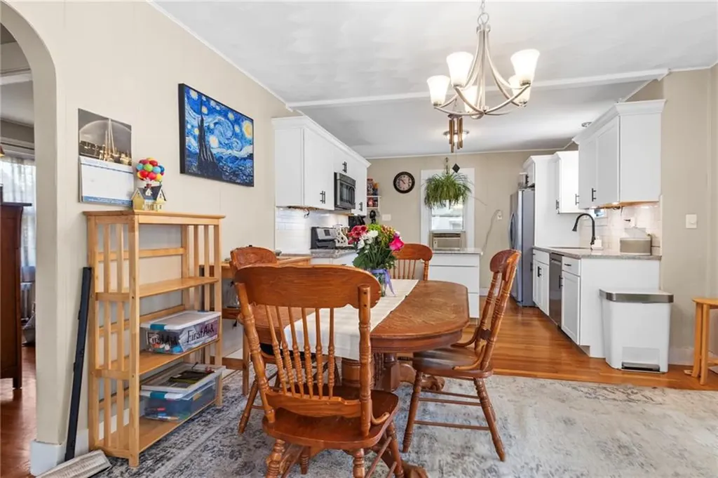 27 Church Avenue Warwick RI 02889