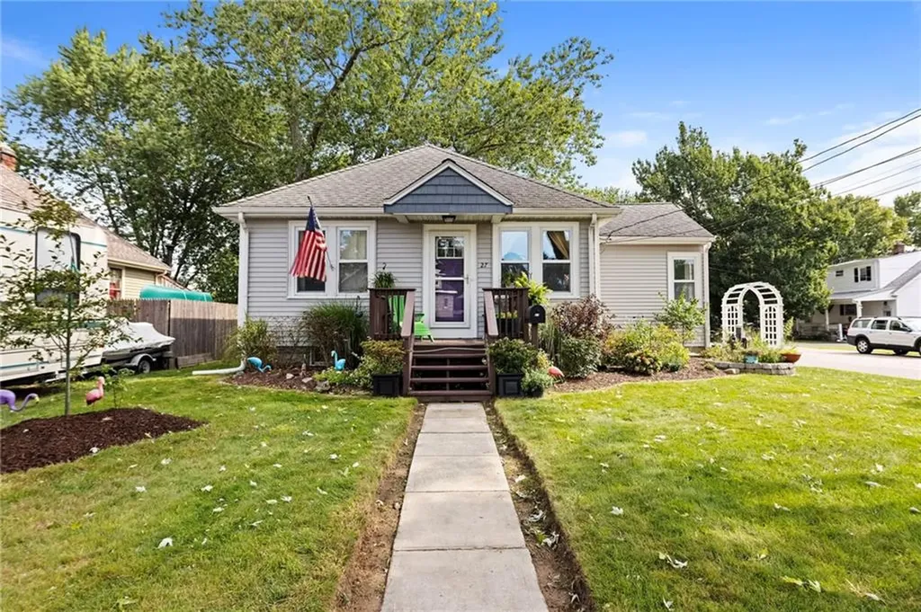 27 Church Avenue Warwick RI 02889