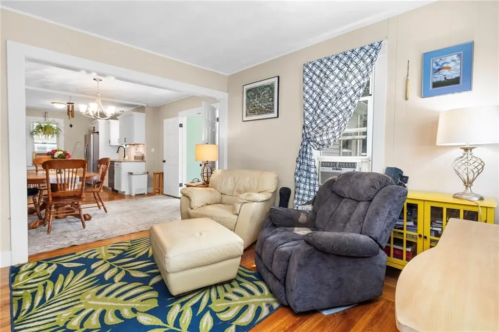 27 Church Avenue Warwick RI 02889