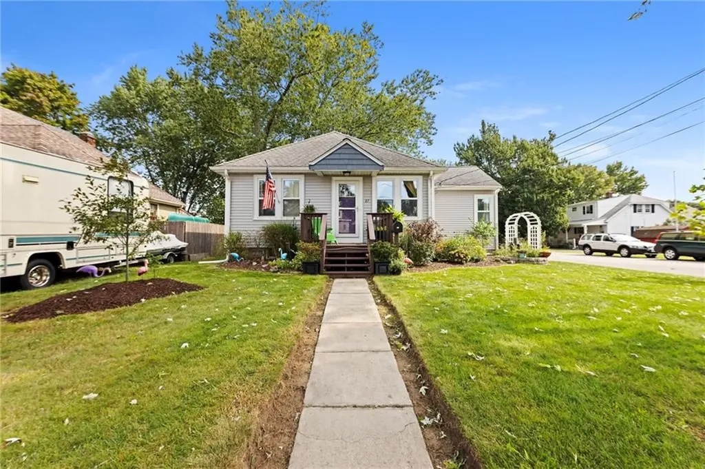 27 Church Avenue Warwick RI 02889