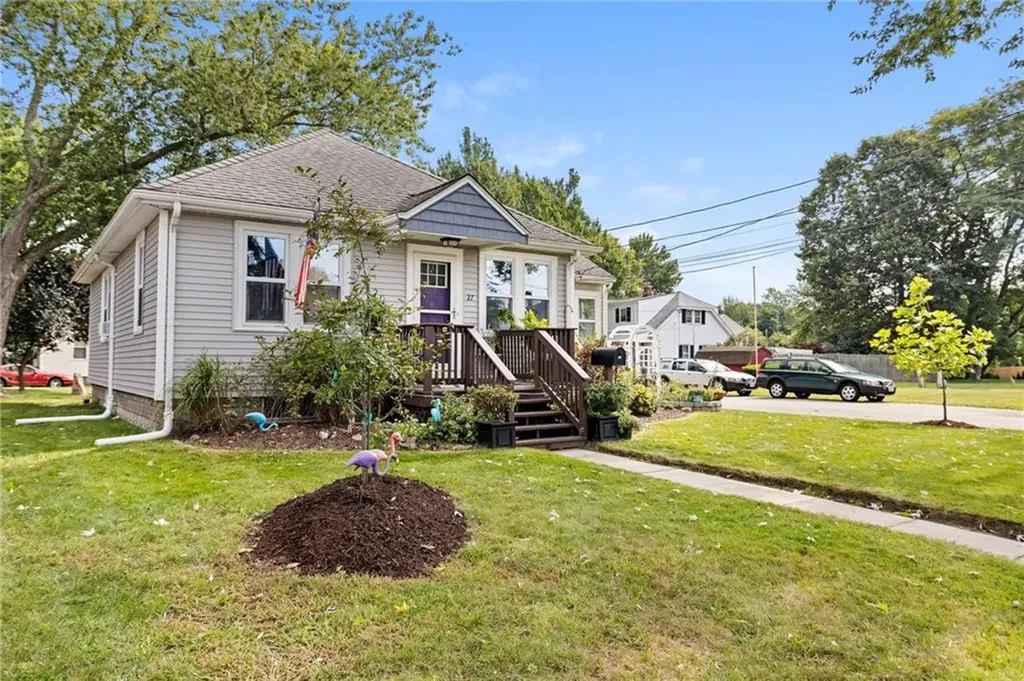 27 Church Avenue Warwick RI 02889
