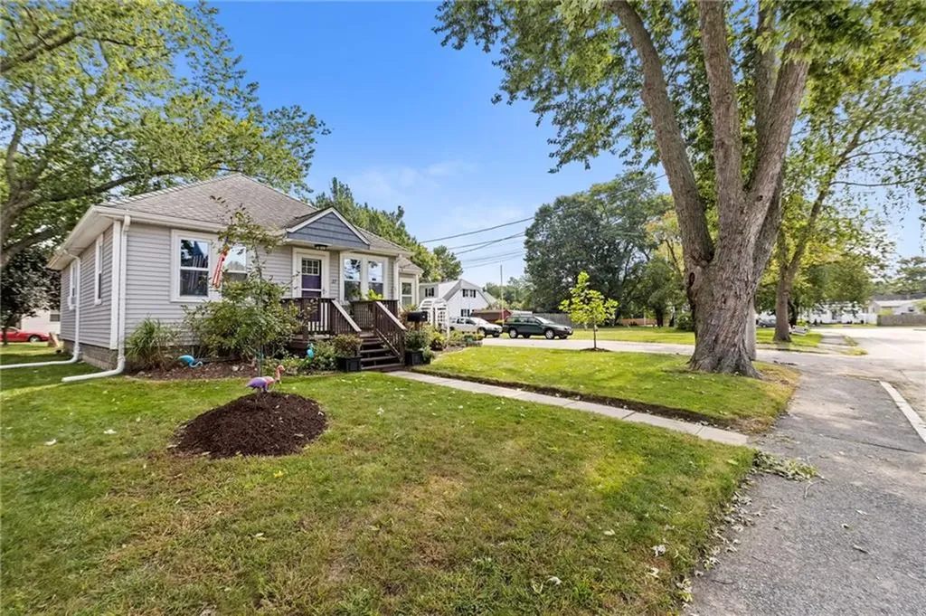 27 Church Avenue Warwick RI 02889