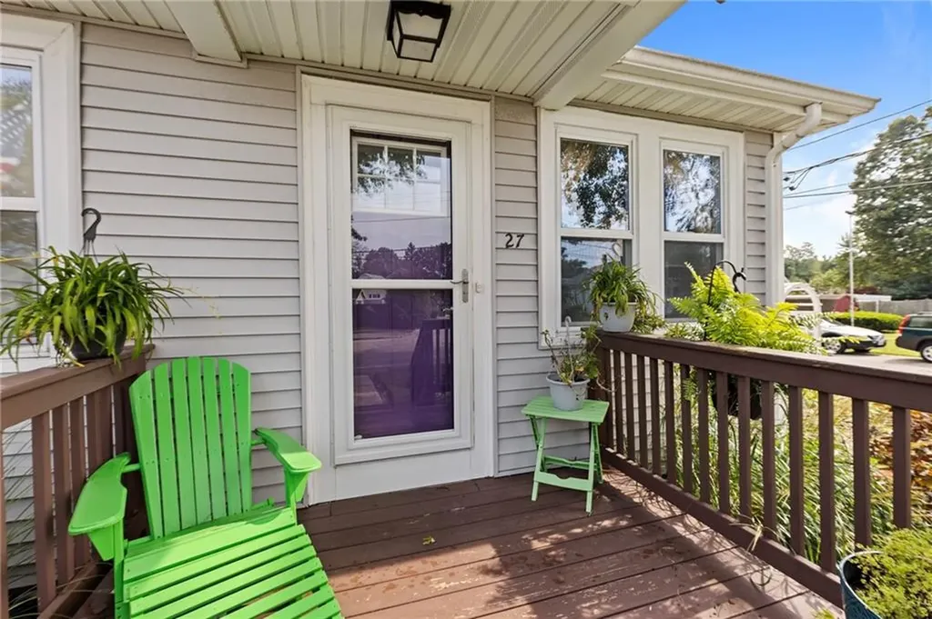 27 Church Avenue Warwick RI 02889