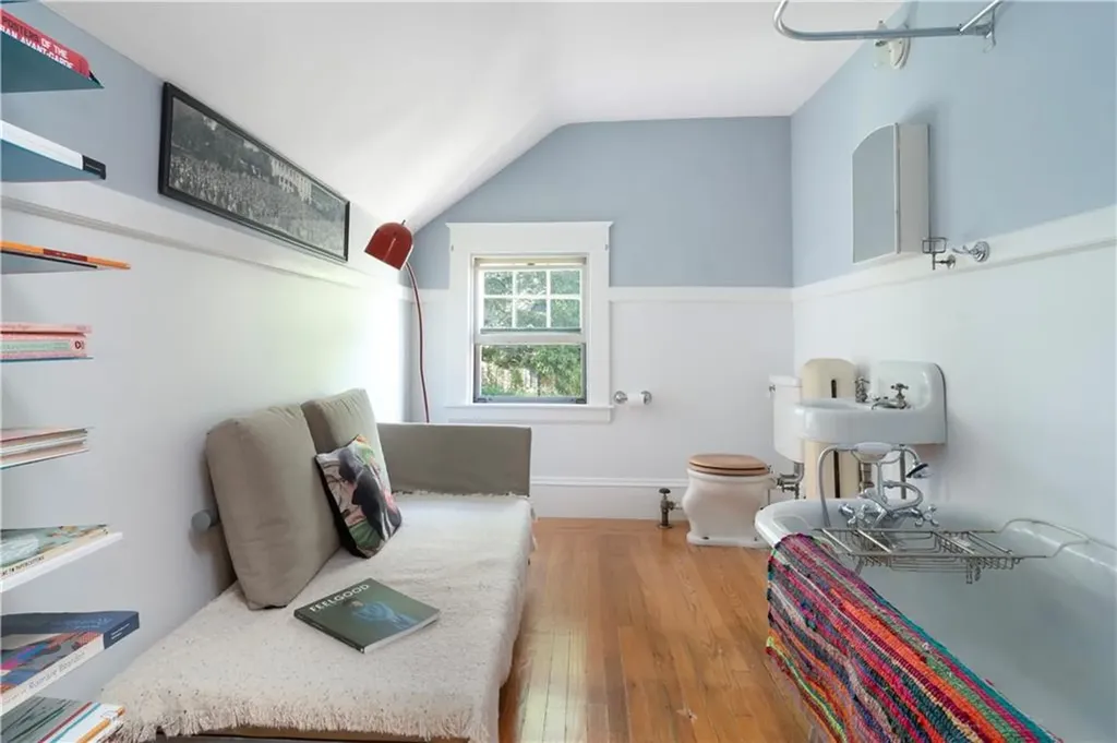 42 Nisbet Street Providence RI 02906