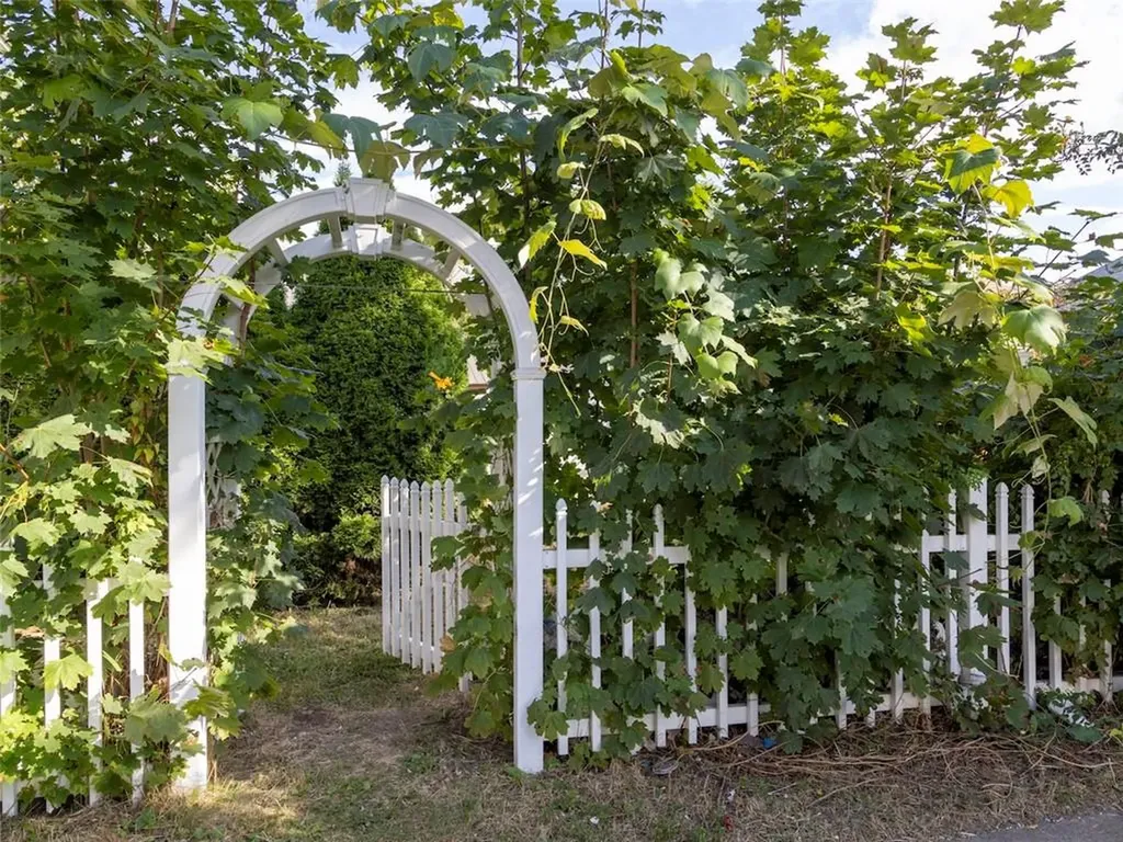 116 Burnside Street Cranston RI 02910