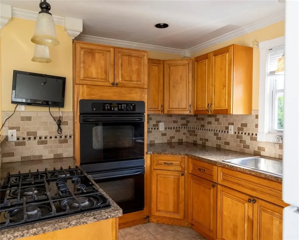 116 Burnside Street Cranston RI 02910