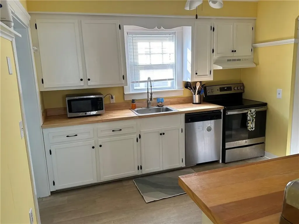 27 Holburn Avenue Cranston RI 02910