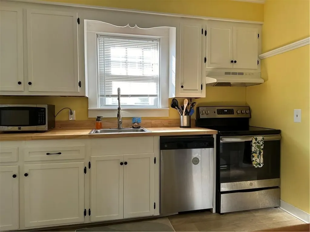 27 Holburn Avenue Cranston RI 02910