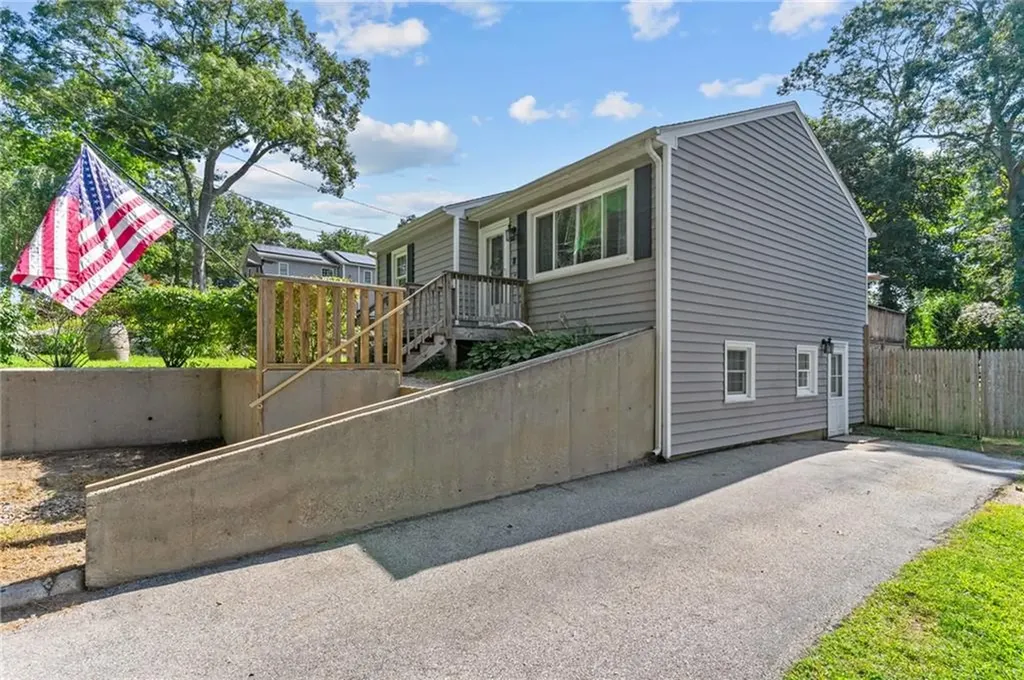32 Mohawk Street Coventry RI 02816