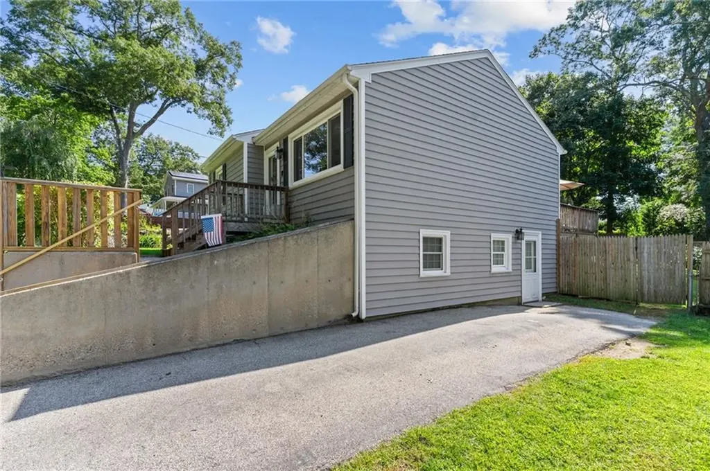32 Mohawk Street Coventry RI 02816