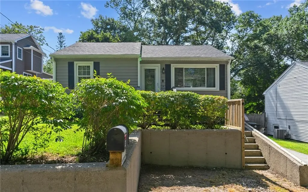 32 Mohawk Street Coventry RI 02816