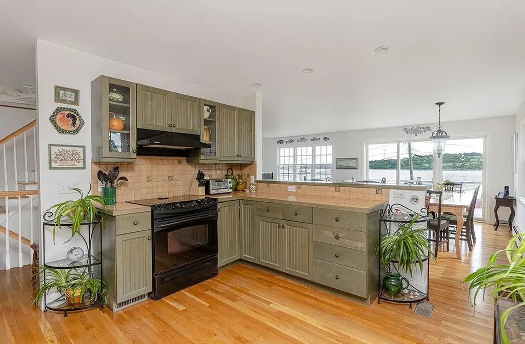 160 Sakonnet Drive Portsmouth RI 02871