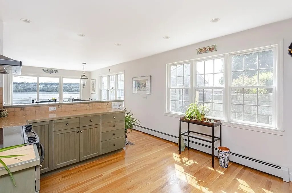 160 Sakonnet Drive Portsmouth RI 02871