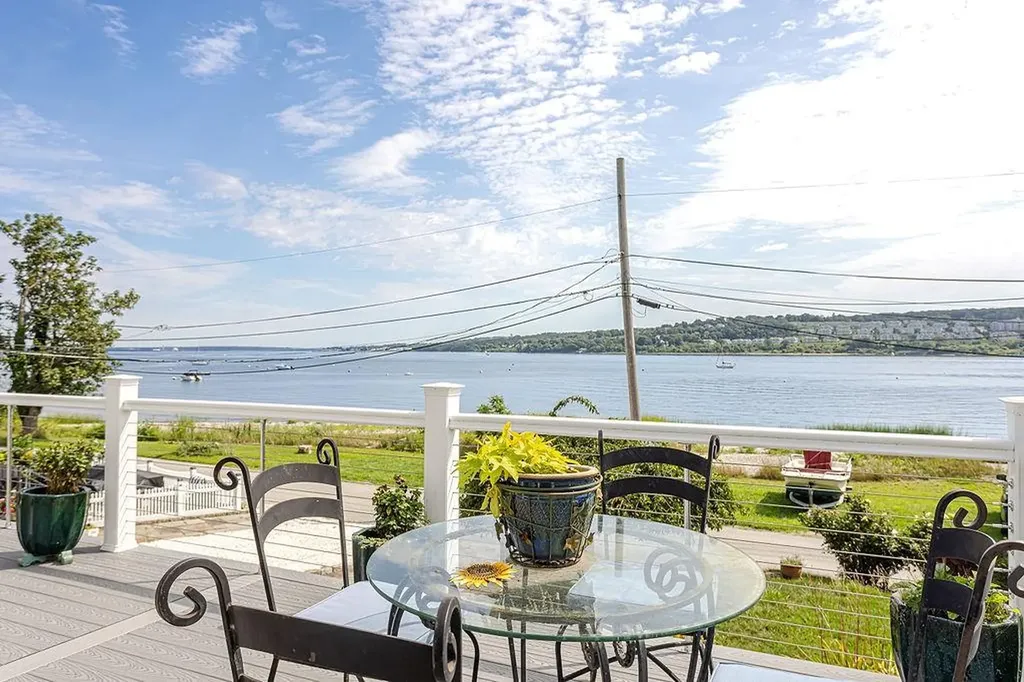 160 Sakonnet Drive Portsmouth RI 02871