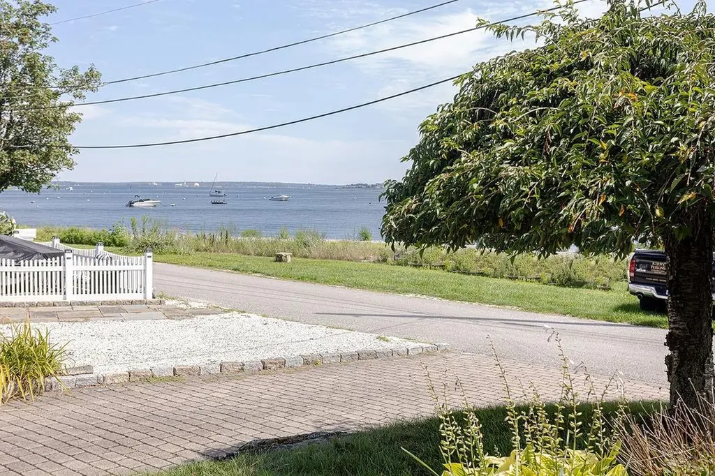 160 Sakonnet Drive Portsmouth RI 02871