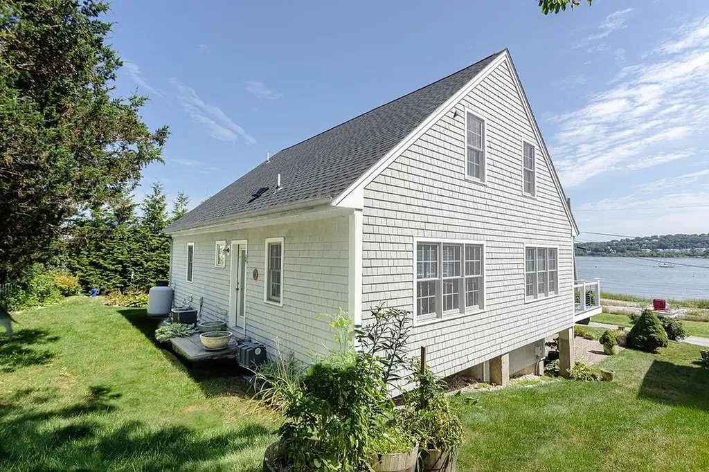 160 Sakonnet Drive Portsmouth RI 02871