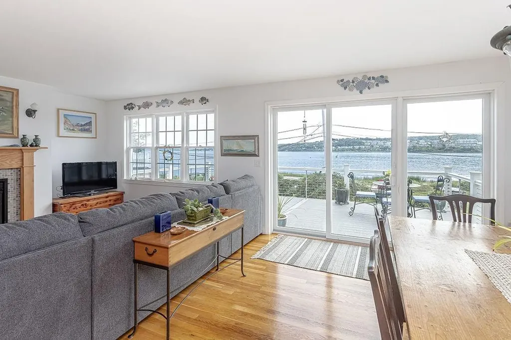 160 Sakonnet Drive Portsmouth RI 02871