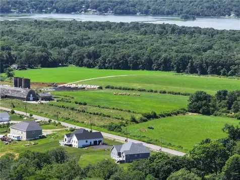 1246 Main Road Westport MA 02790