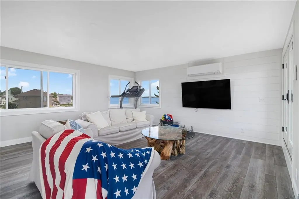 46 Burnett Road Warwick RI 02889
