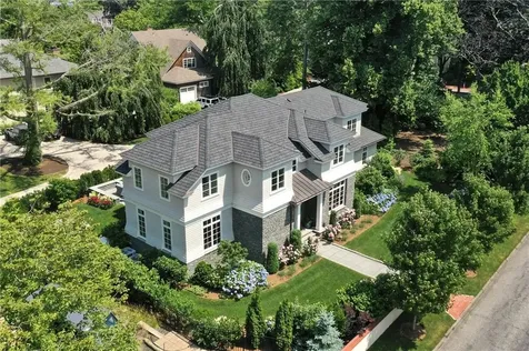 82 Rhode Island Avenue Newport RI 02840