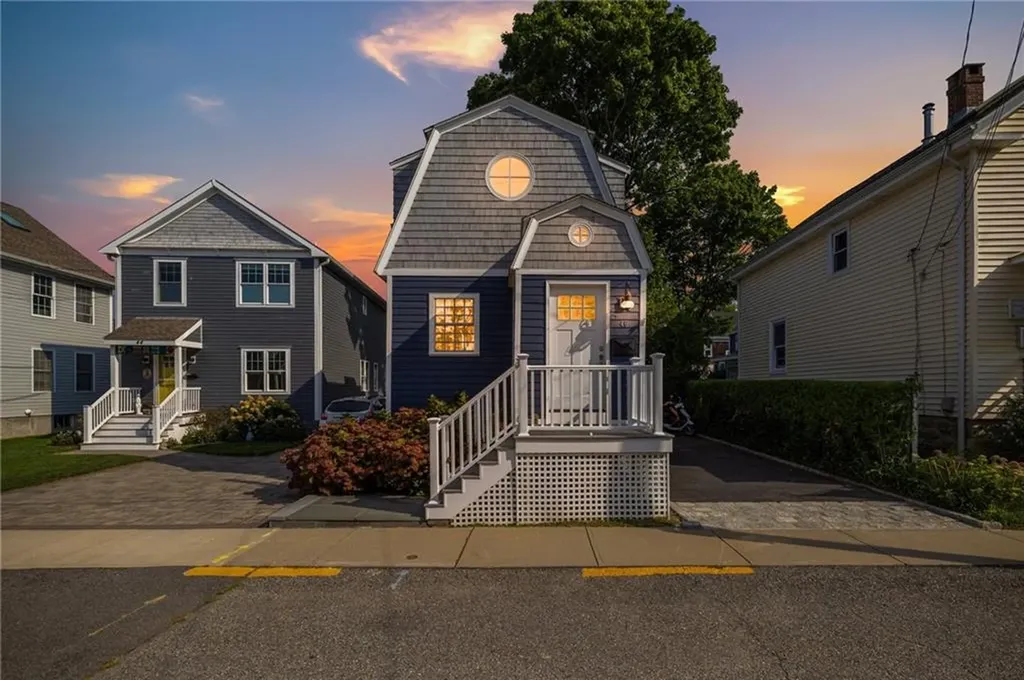 46 Weaver Avenue Newport RI 02840