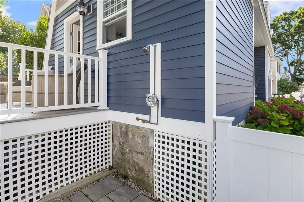 46 Weaver Avenue Newport RI 02840