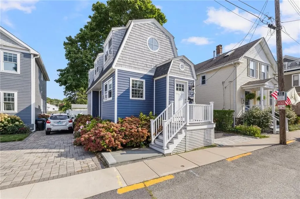 46 Weaver Avenue Newport RI 02840