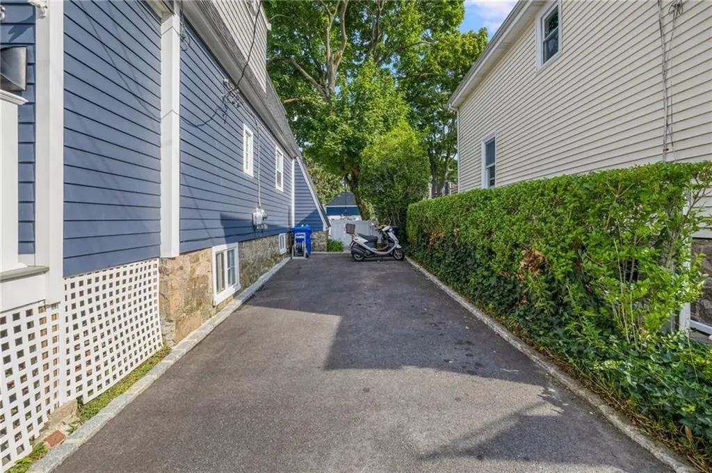 46 Weaver Avenue Newport RI 02840