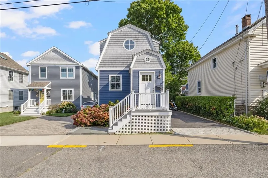 46 Weaver Avenue Newport RI 02840