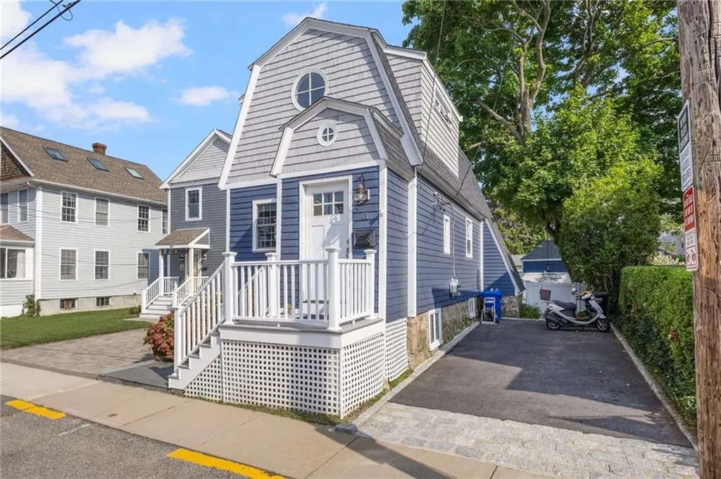 46 Weaver Avenue Newport RI 02840