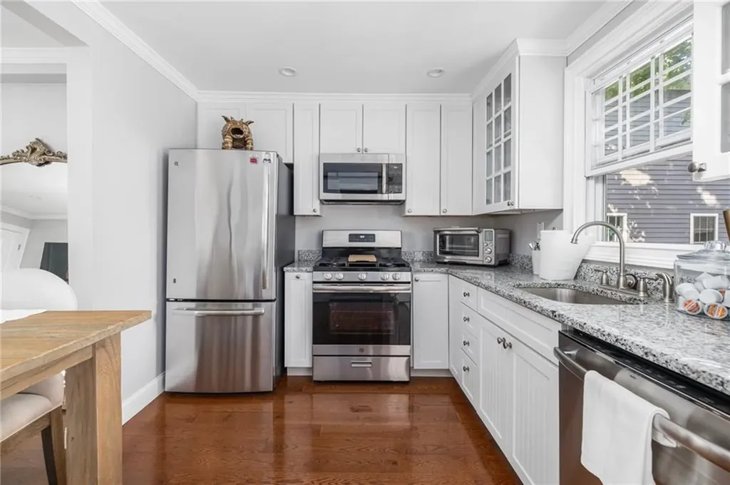 46 Weaver Avenue Newport RI 02840