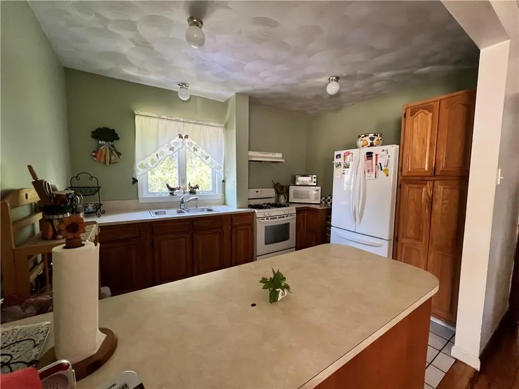 19 Vale Street Providence RI 02908