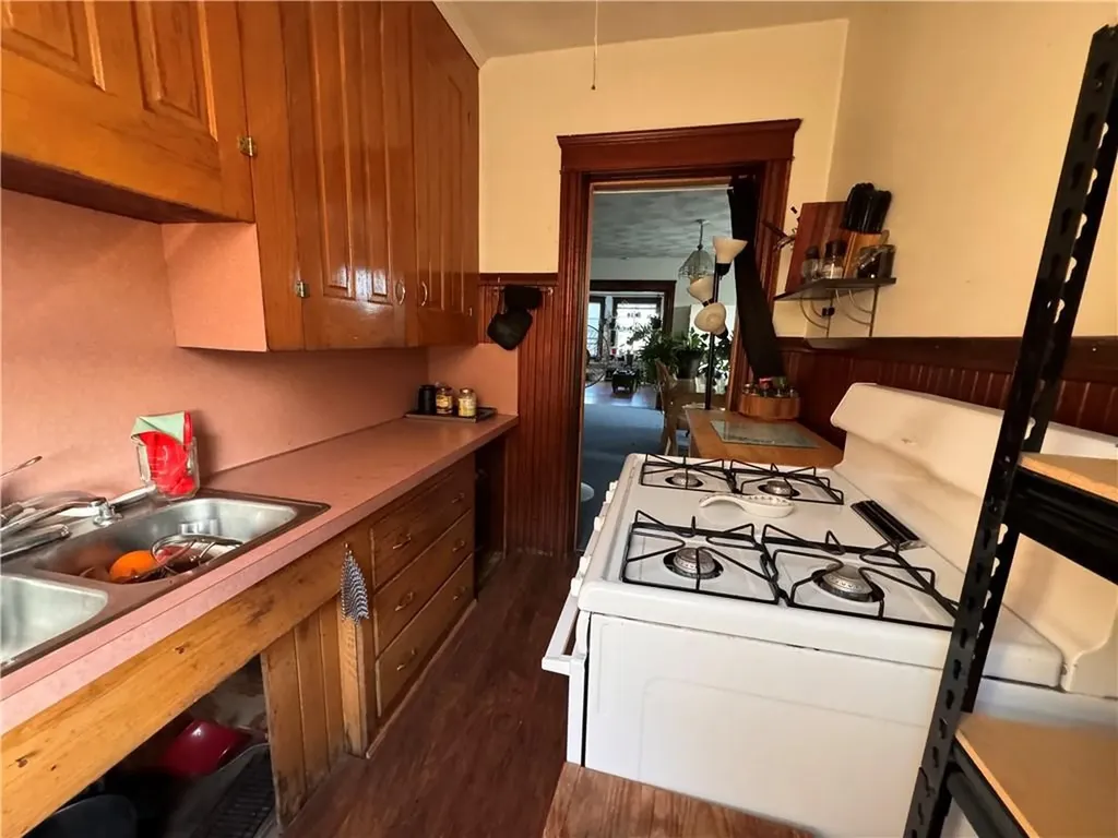 19 Vale Street Providence RI 02908