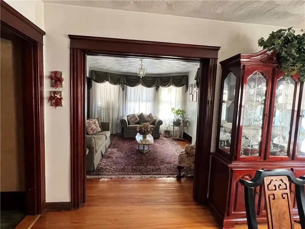 19 Vale Street Providence RI 02908