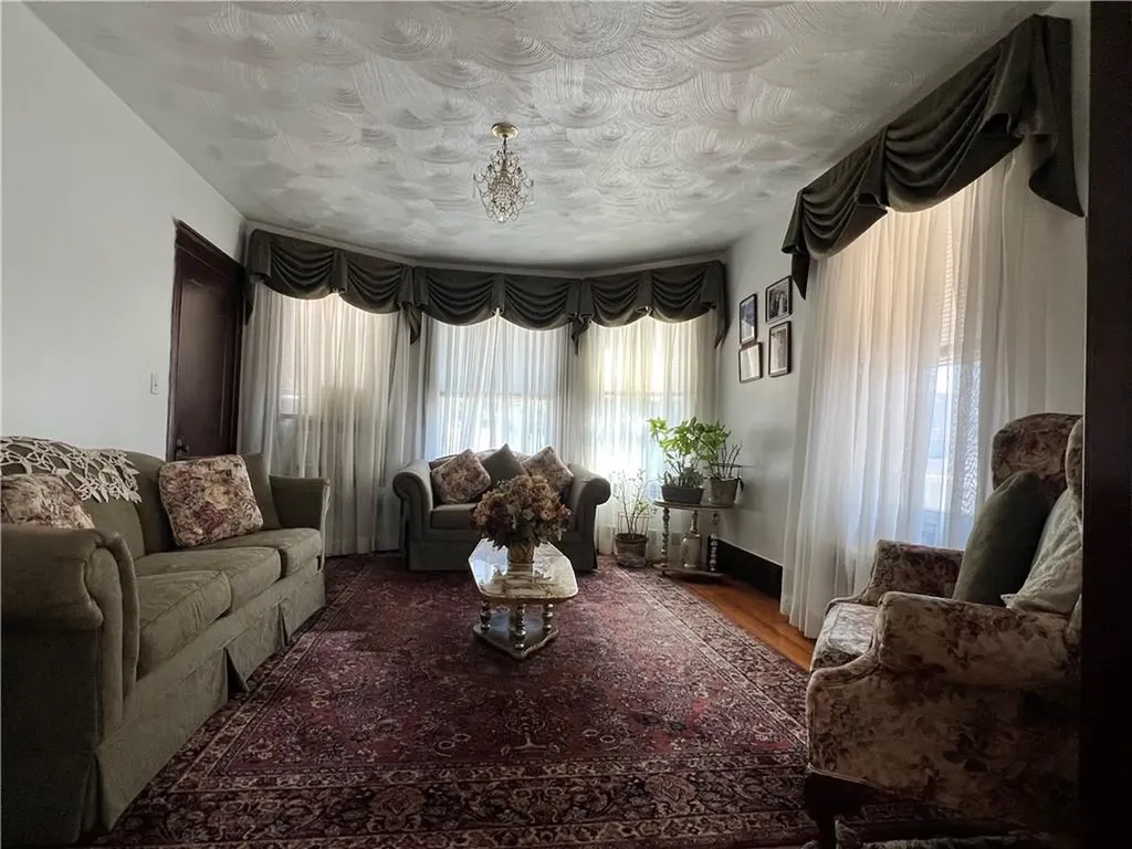 19 Vale Street Providence RI 02908