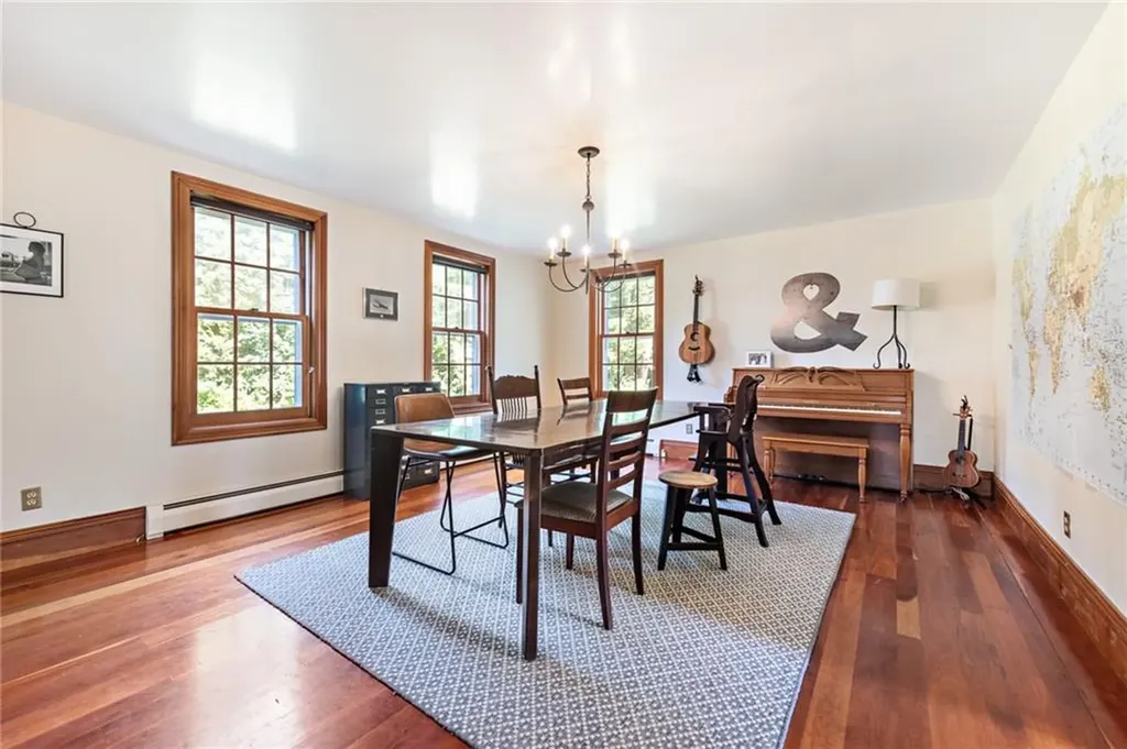 4059 Main Road Tiverton RI 02878