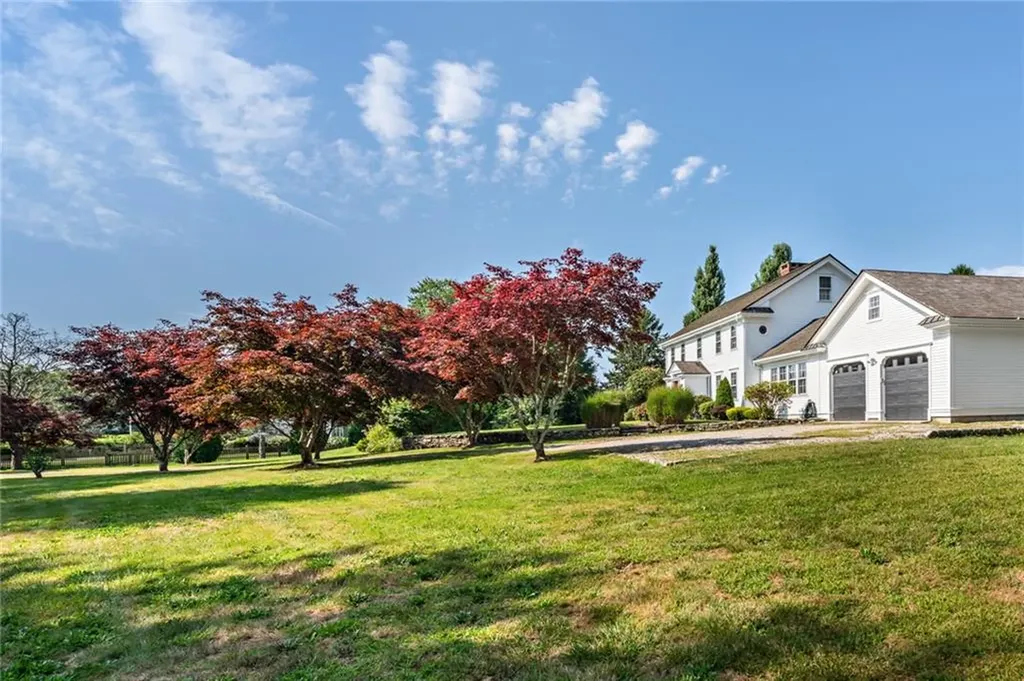 4059 Main Road Tiverton RI 02878