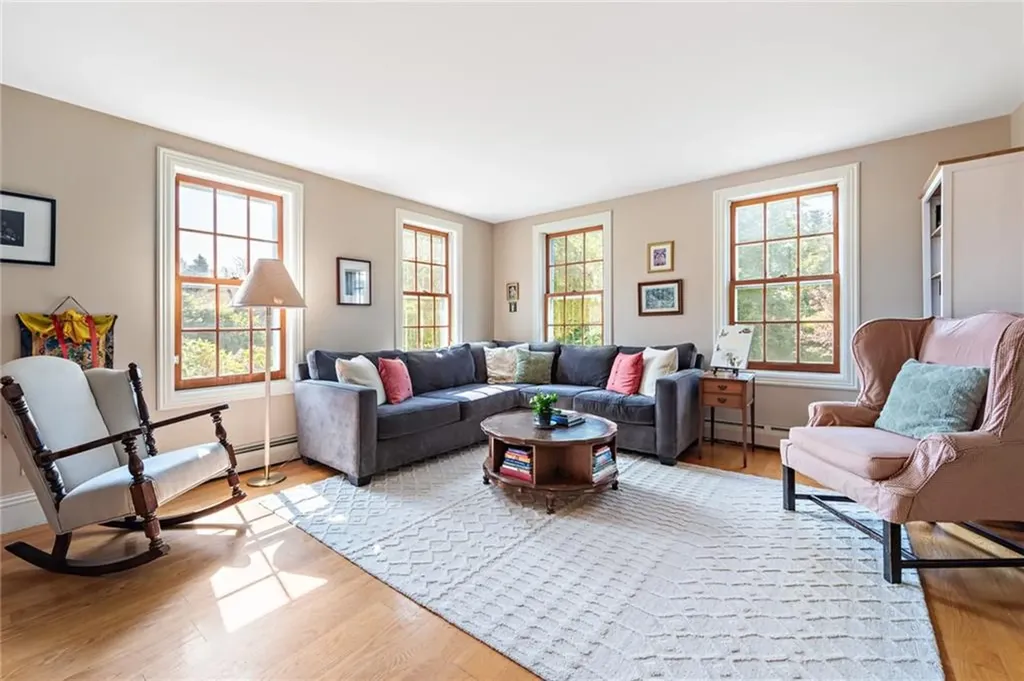 4059 Main Road Tiverton RI 02878