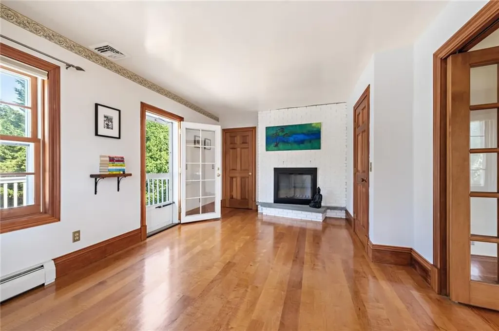 4059 Main Road Tiverton RI 02878