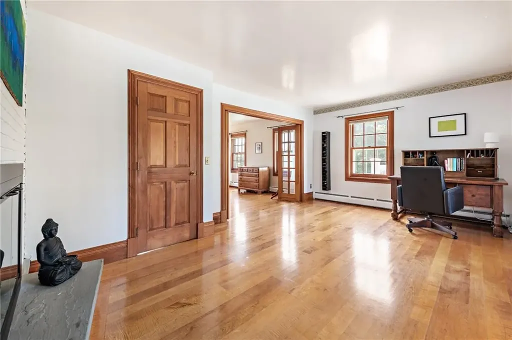 4059 Main Road Tiverton RI 02878
